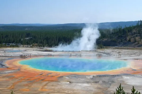 Esplorando il Parco Nazionale Yellowstone image 1