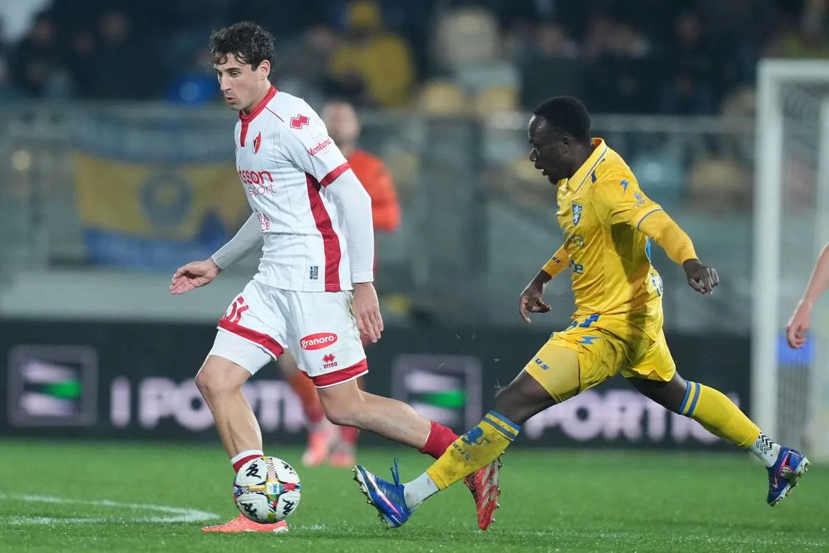 Emanuele Rao apre le marcature nella partita Frosinone vs Bari
