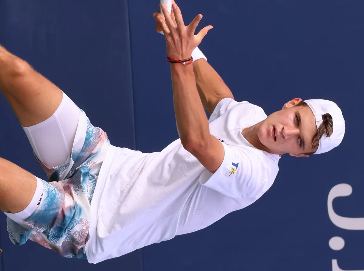 Jakub menšík avanza al terzo turno a Indian Wells