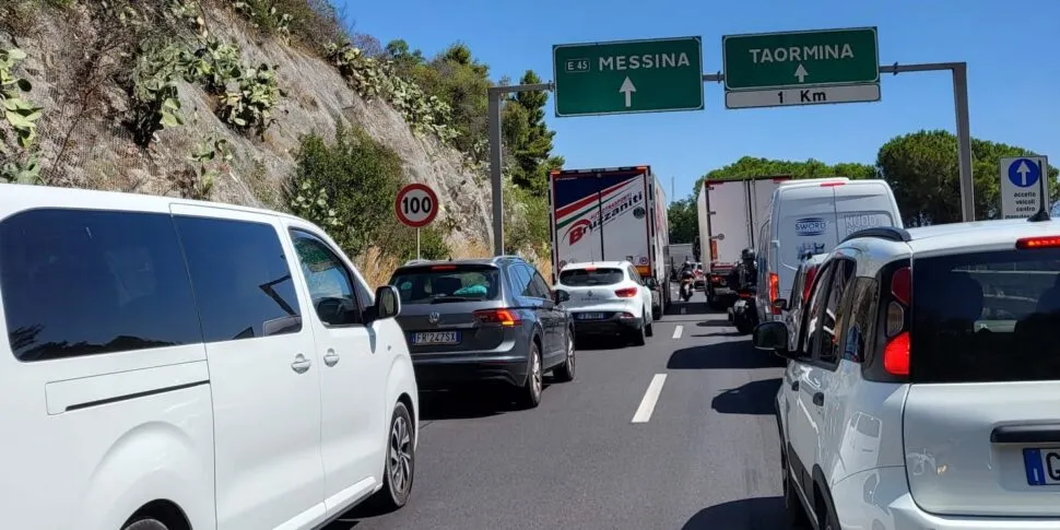 Maxi tamponamento Messina: incidente coinvolge 80 veicoli