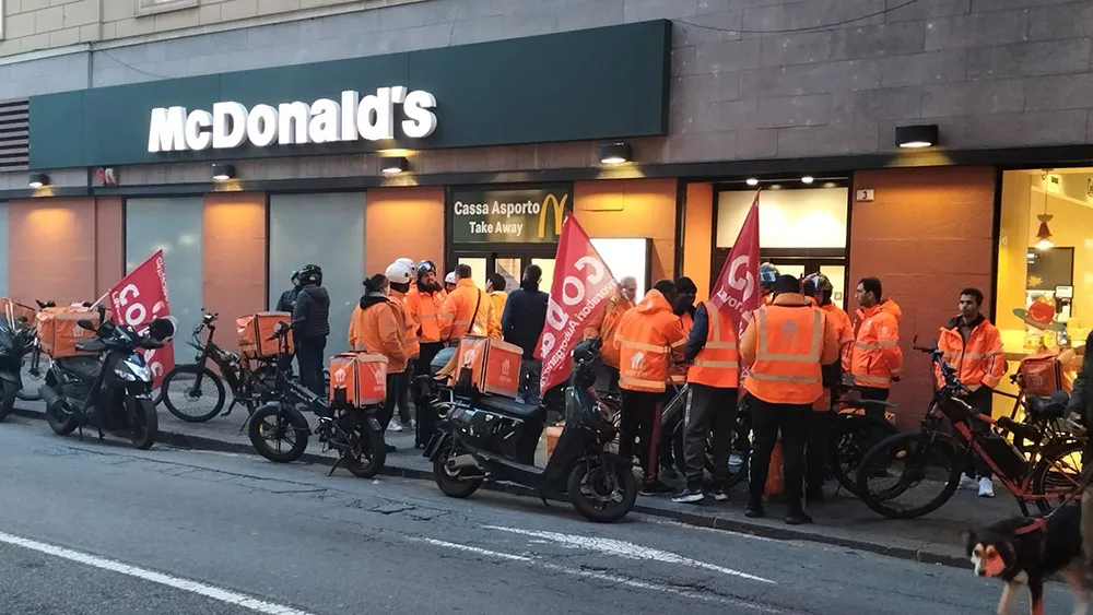 Mcdonald: Proteste dei rider davanti a ‘s a Genova
