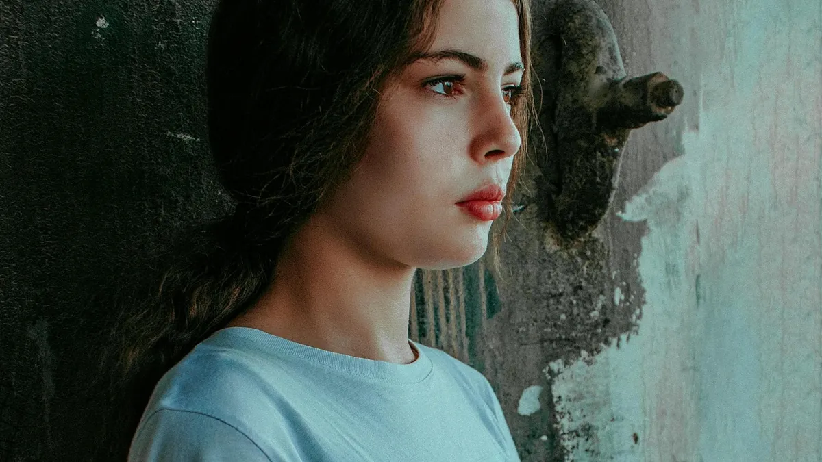 Figlia: Perché Paola, la di Marta, si sente diversa dalle sue amiche?