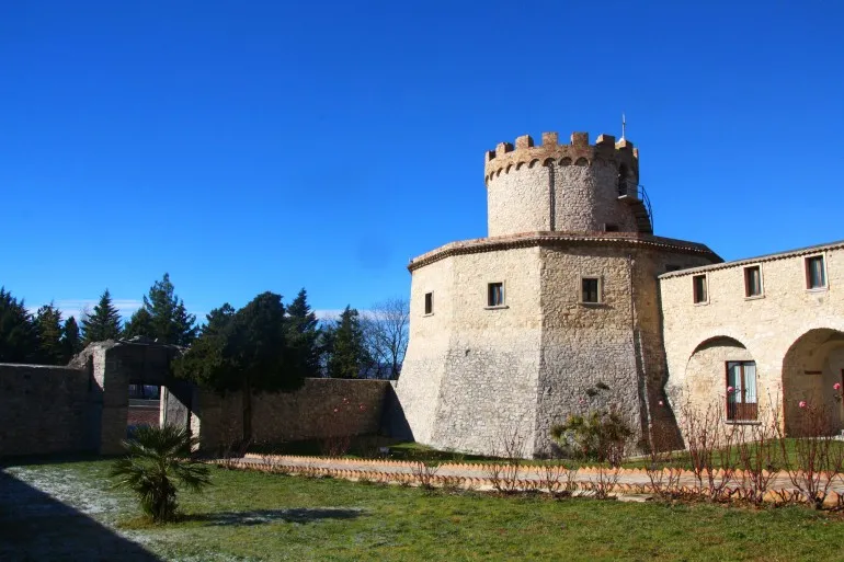 Palmoli: Cosa significa il trasloco della famiglia nel bosco a ?