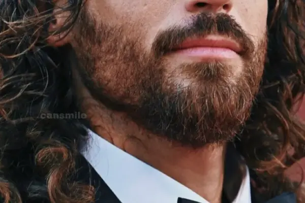 can yaman senza barba — IT news