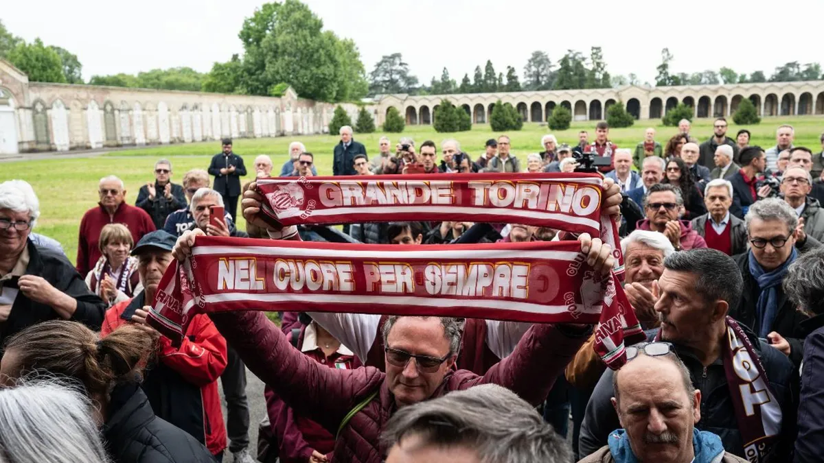 La stampa: la commemorazione del 77° anniversario della tragedia di Superga