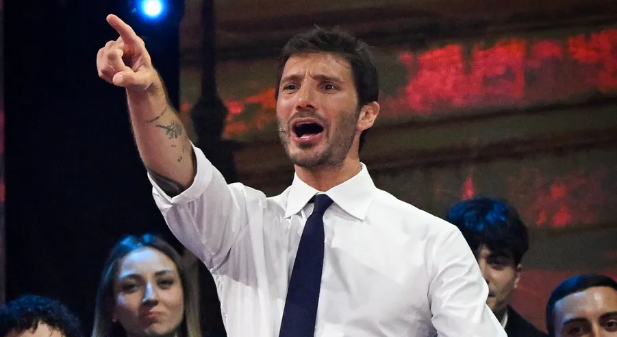 Stefano De Martino: cosa è successo alla sua auto e ai commenti sui social?