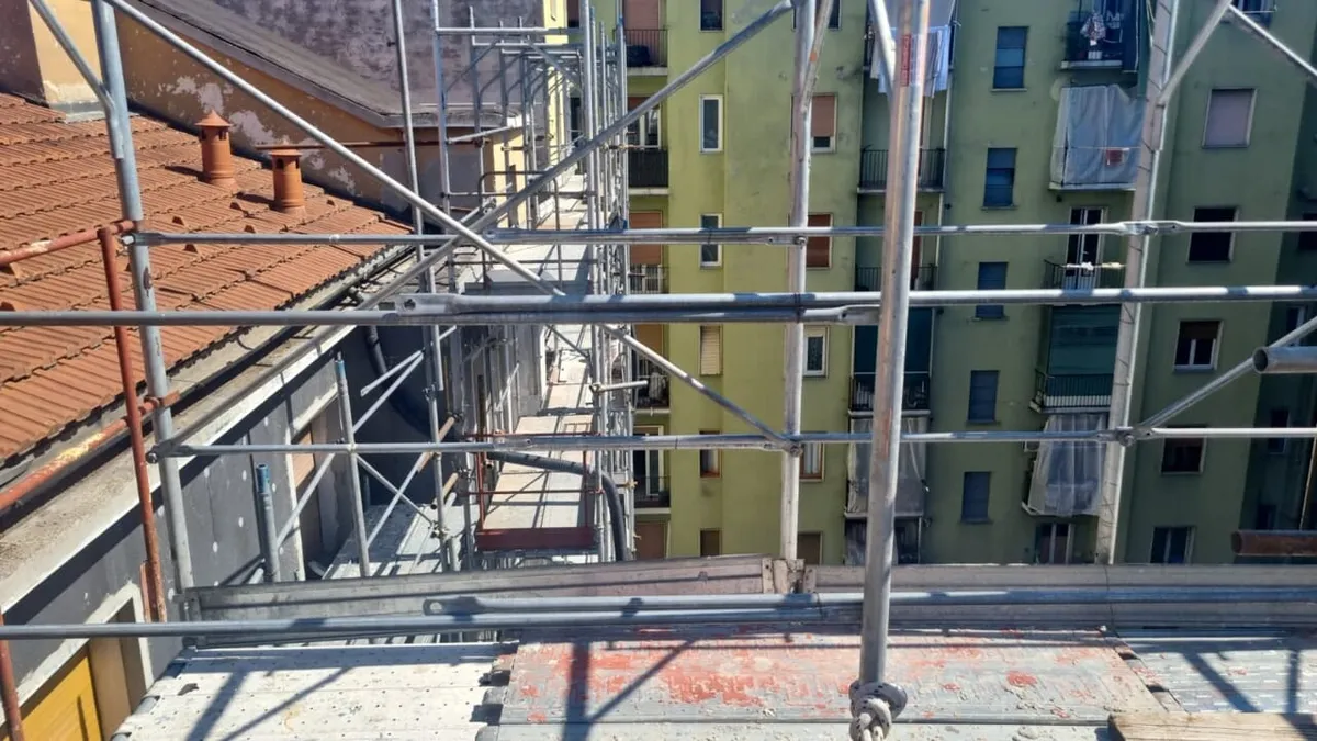 Truffa: giovane finge di essere un poliziotto