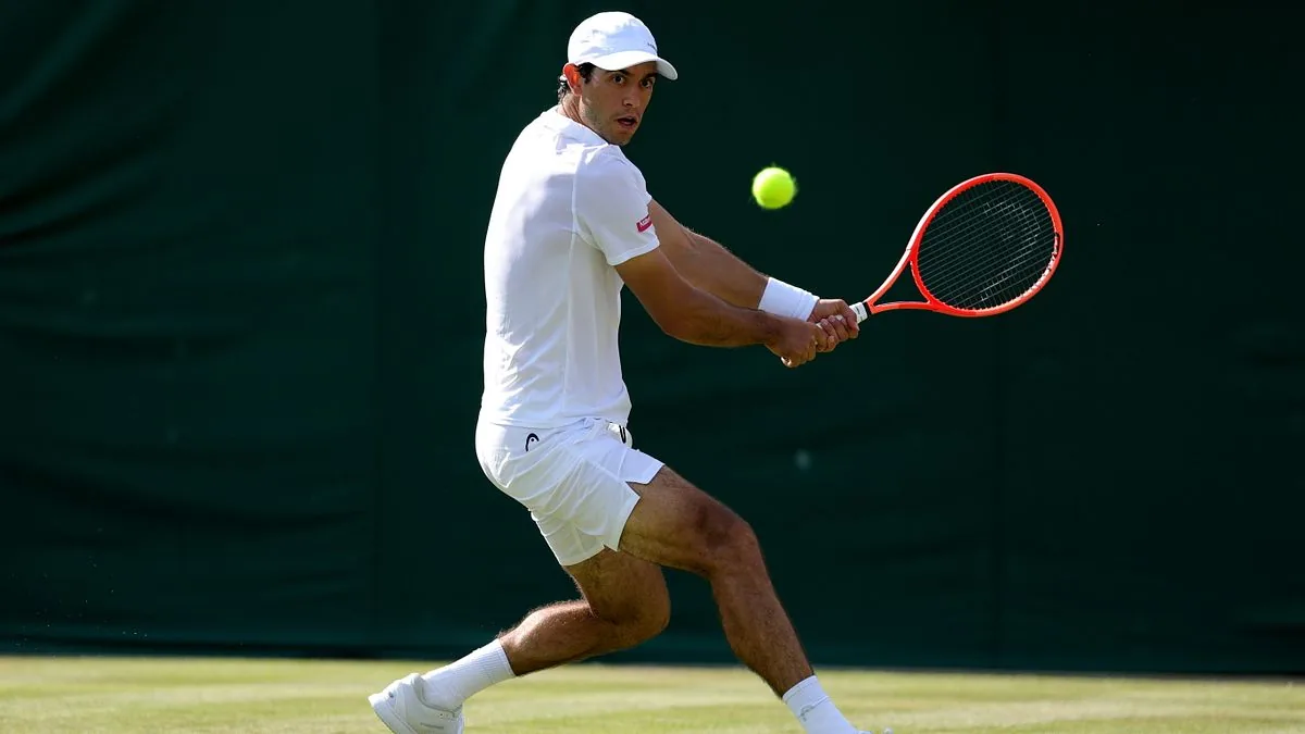 Wimbledon: Sinner supera Kecmanovic in cinque set dopo una caduta