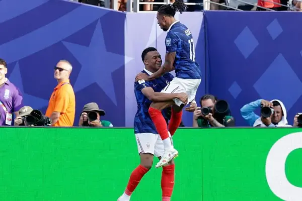 La Francia domina la Svezia con doppietta di Mbappé e si qualifica agli ottavi contro il Paraguay image 1