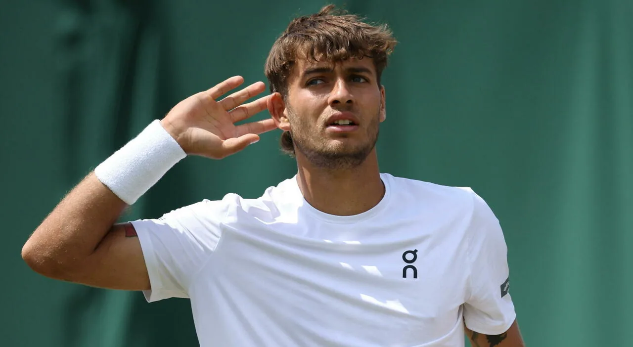 Wimbledon, Cobolli-Navone interrotta per oscurità: si riprenderà domani