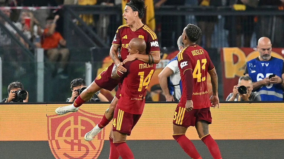 Roma travolge la Fiorentina 4-0 con tripletta di Malen e assist di Dybala